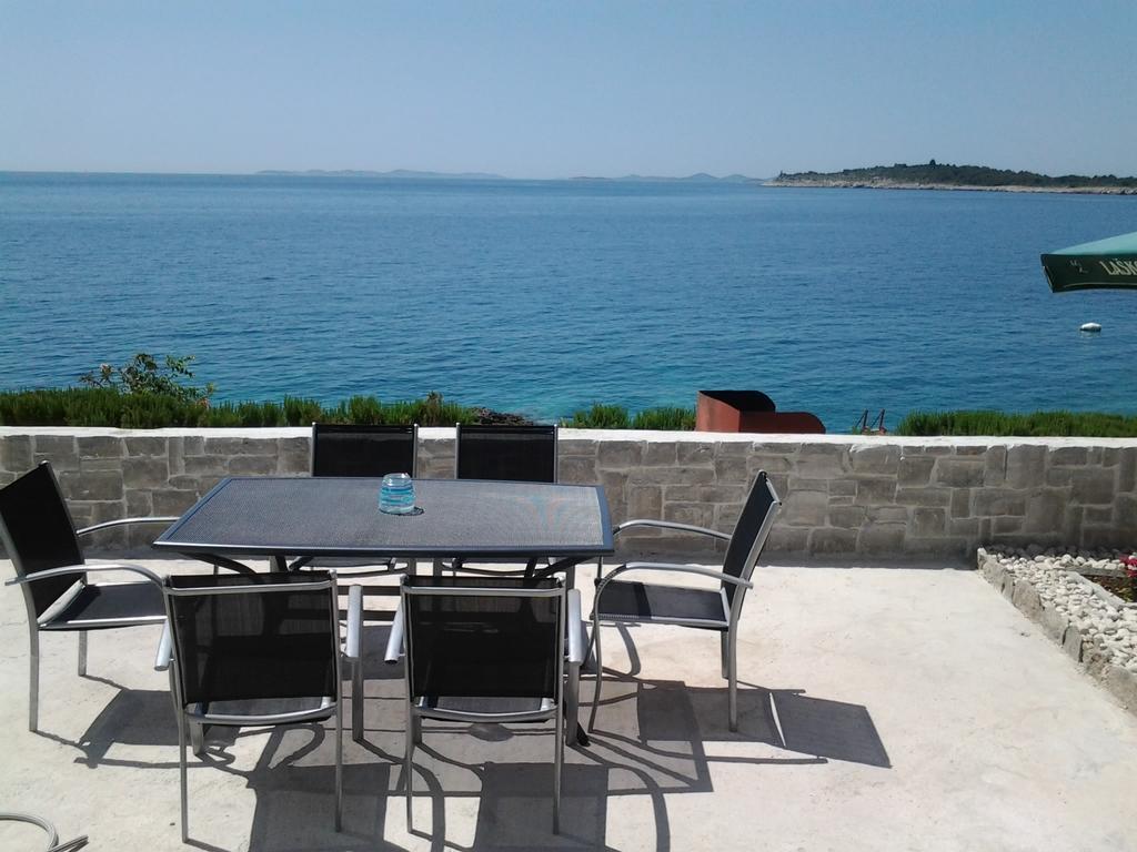 Apartments Govic Примоштен Номер фото
